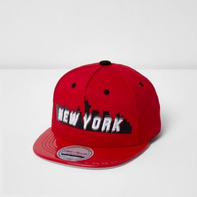 Mini boys red New York shiny cap